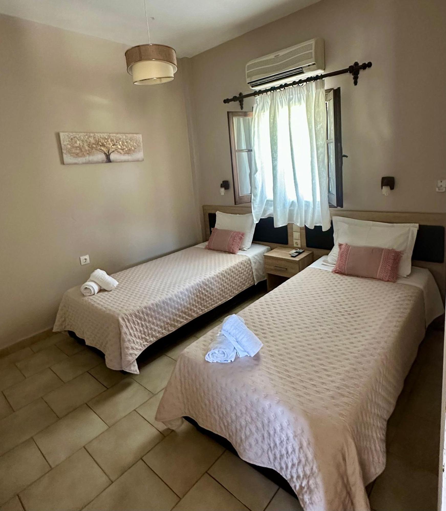 Eleana Apartments And Studios Agios Georgios Pagon Exterior photo